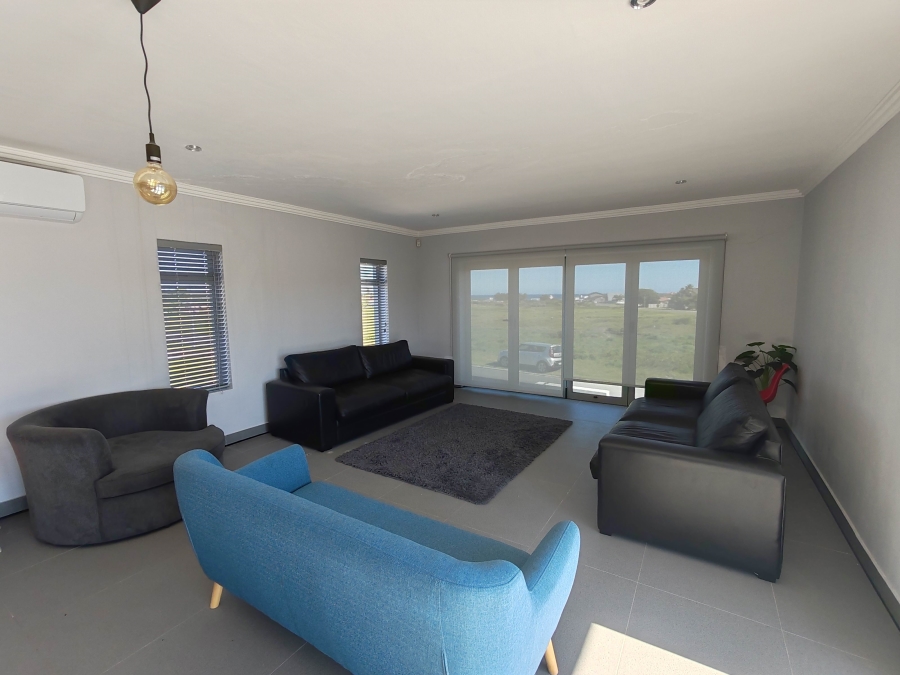 7 Bedroom Property for Sale in Perlemoenbaai Western Cape
